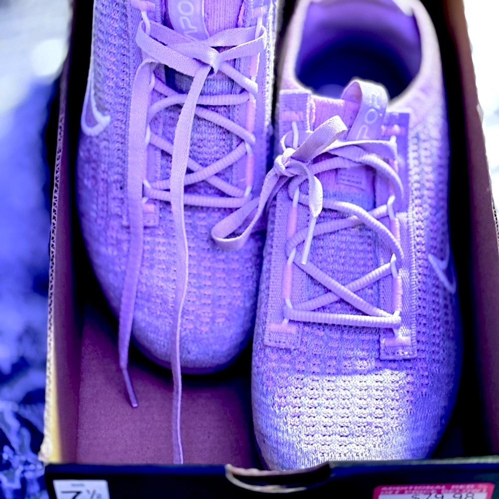 New Nike shoes size 7